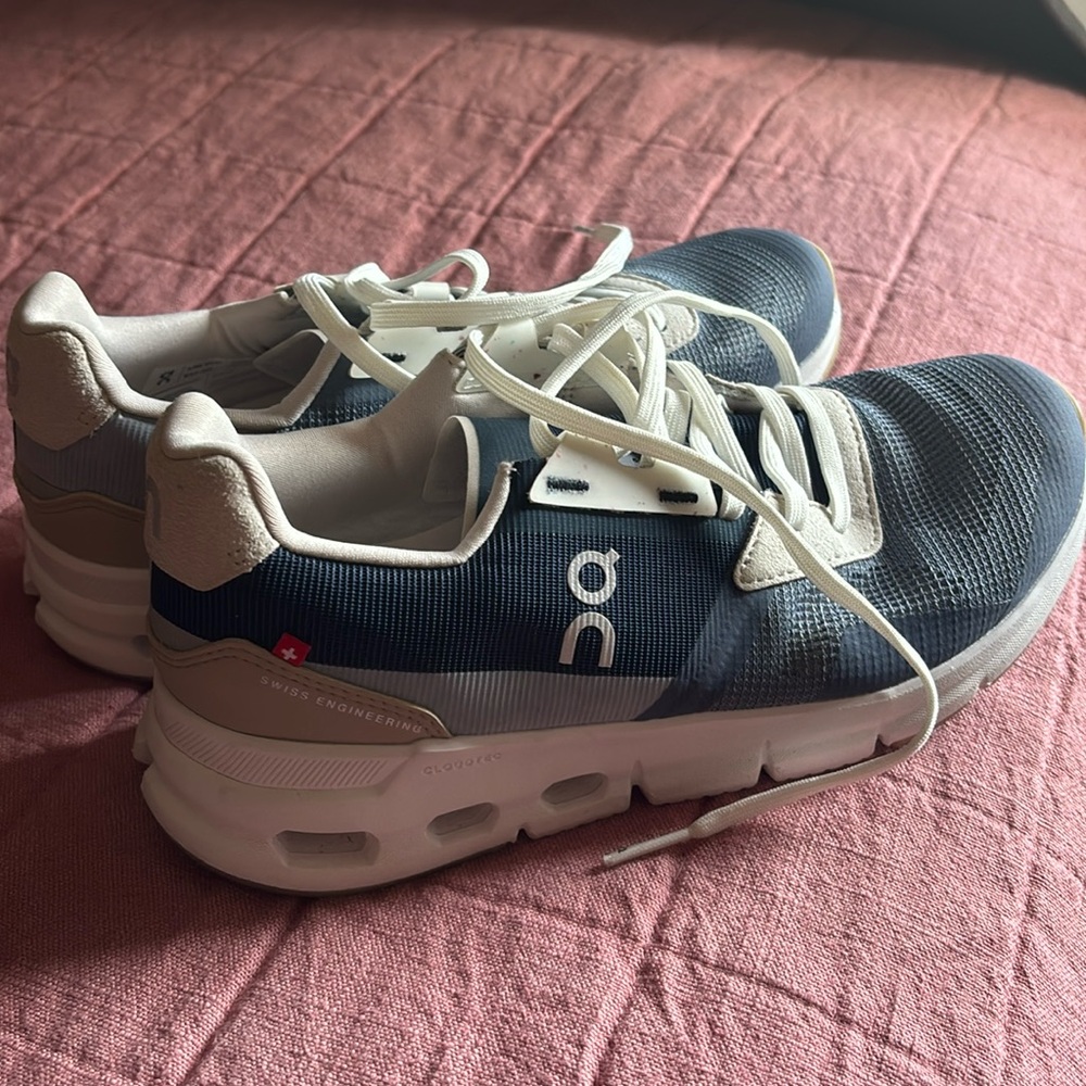 Oncloud running shoes